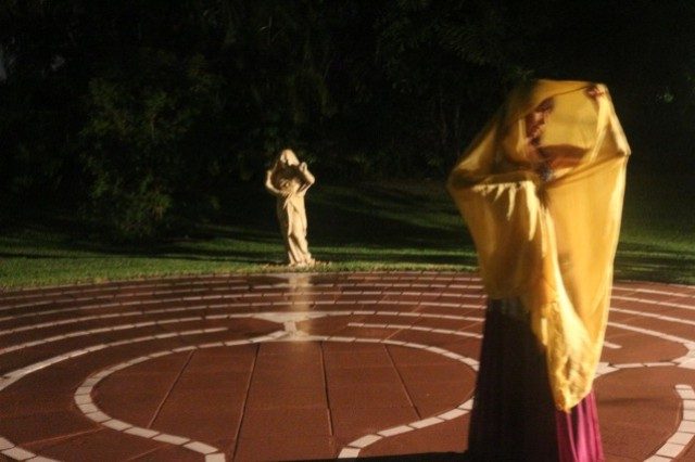 frau-im-park-lt